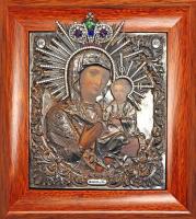 Древнерусская икона «Богородица Иверская» в серебряном окладе и киоте, Москва, 1840-е